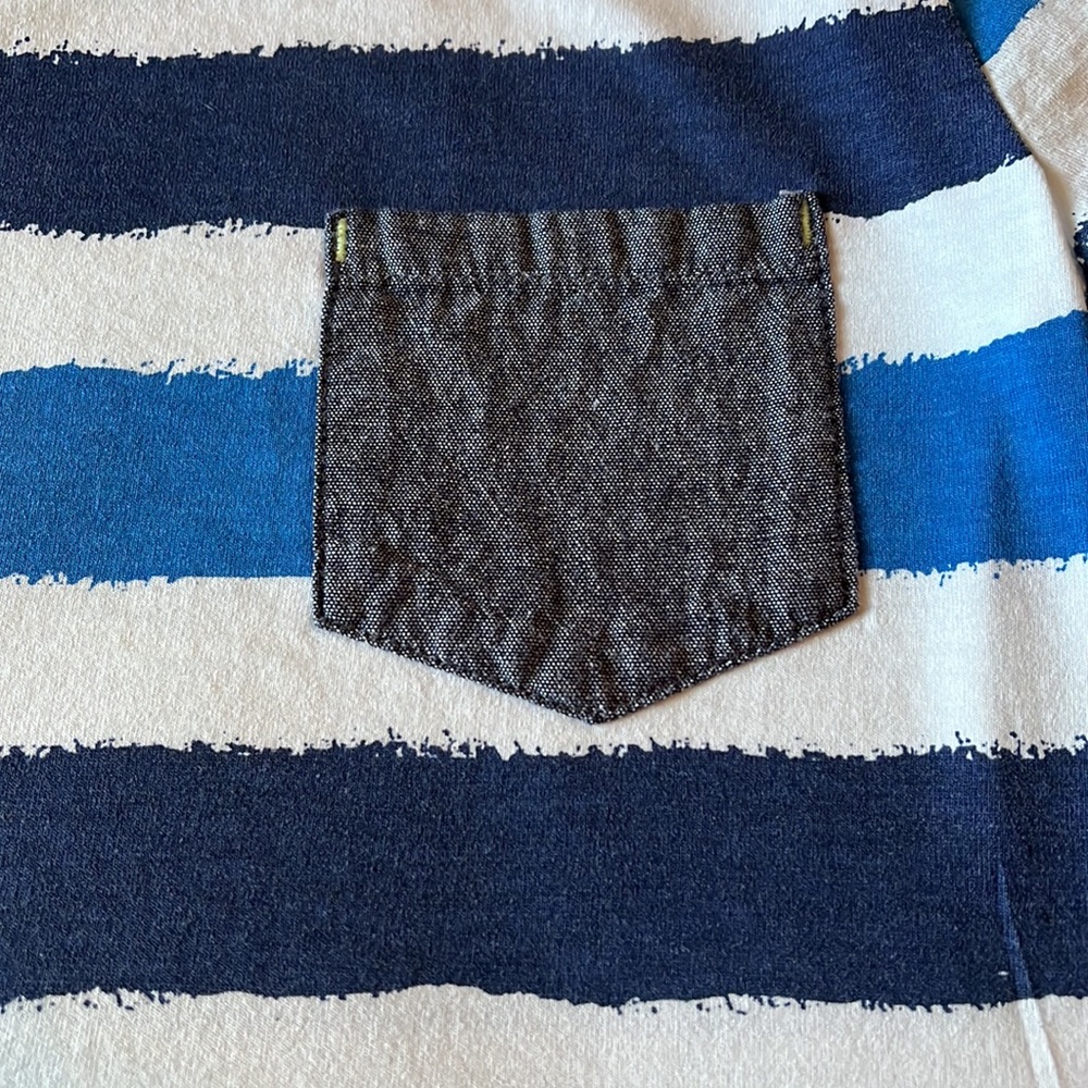 ๐ Toddler Boy Bundle of 2 T-shirts with Stripes ~ Size 4T - Picture 3 of 9
